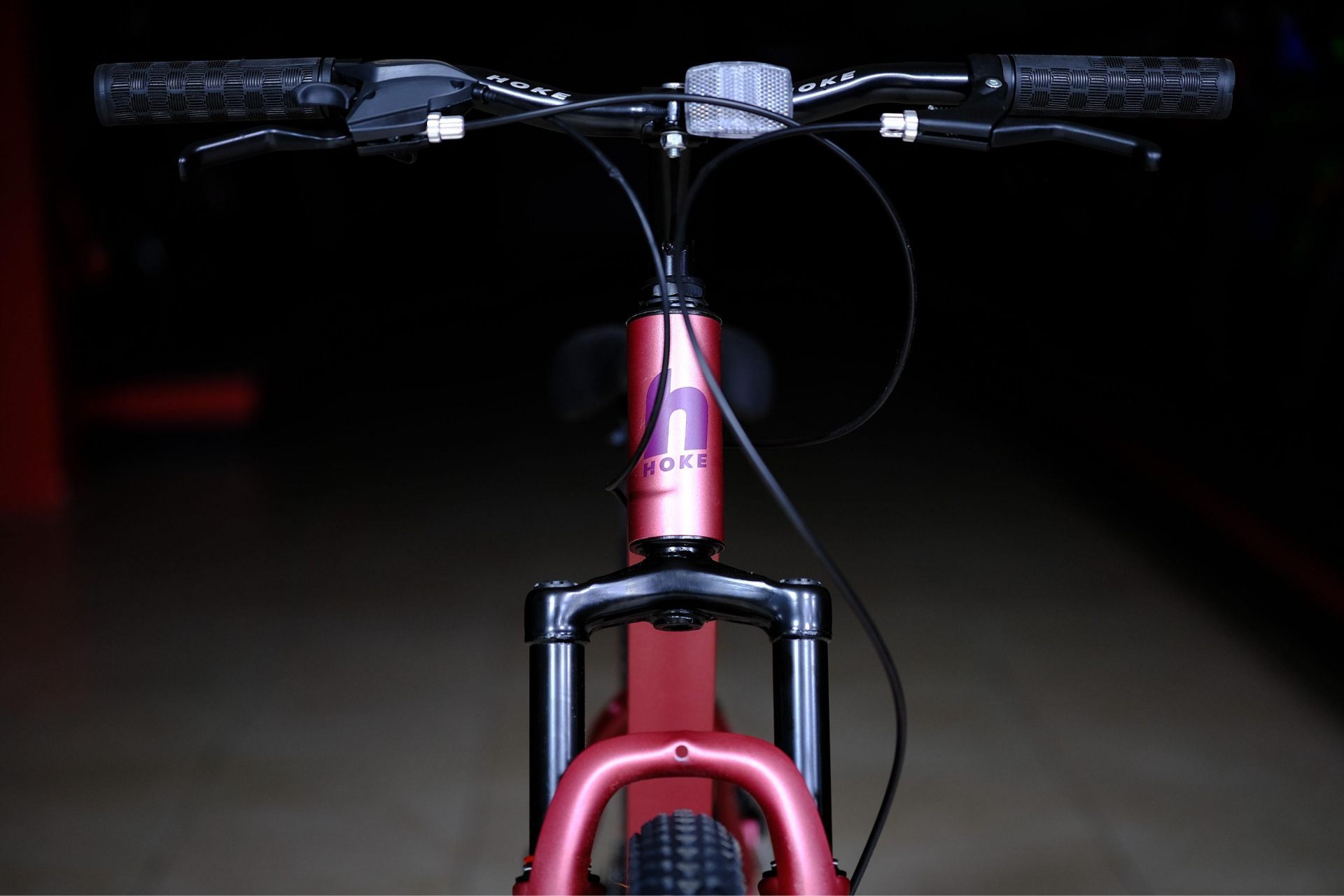 Амортизационная пружинная вилка
 HOKE ONE WAY 24 матовый розовый-фиолетовый